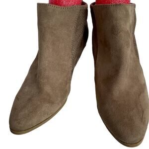 Qupid Booties Size 6 back zipper 1.5" heel point toe VERY nice